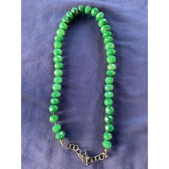 Vintage Green Stone Beaded Necklace - Picture 2 of 4